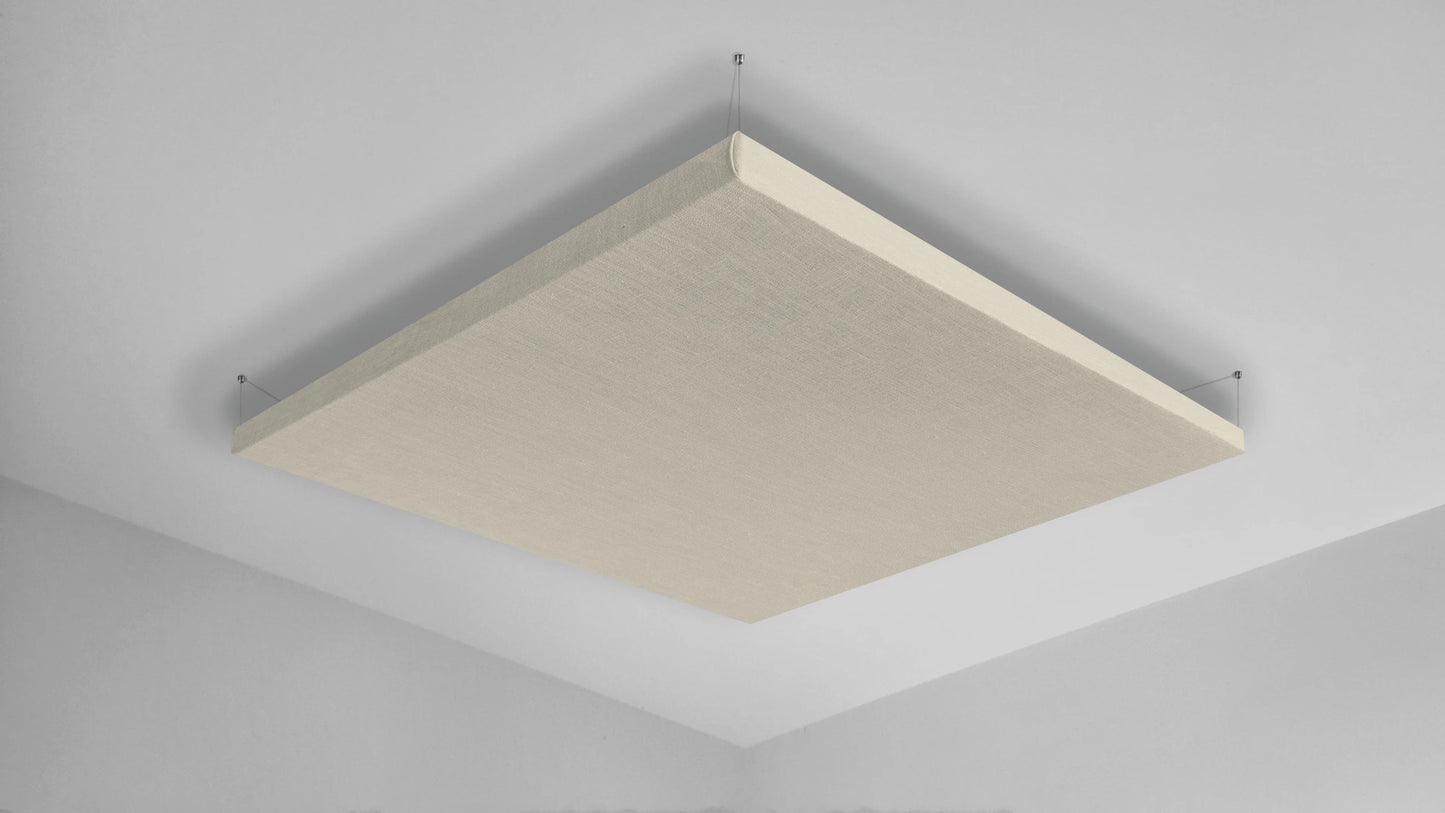 Beige linnen akoestisch plafondpaneel met zilveren ophangsysteem 