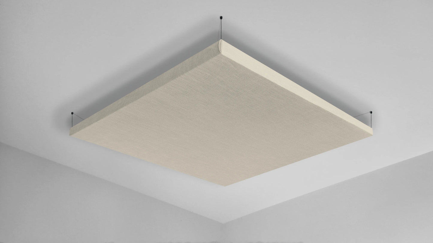 Beige linnen akoestisch plafondpaneel met zwart ophangsysteem 